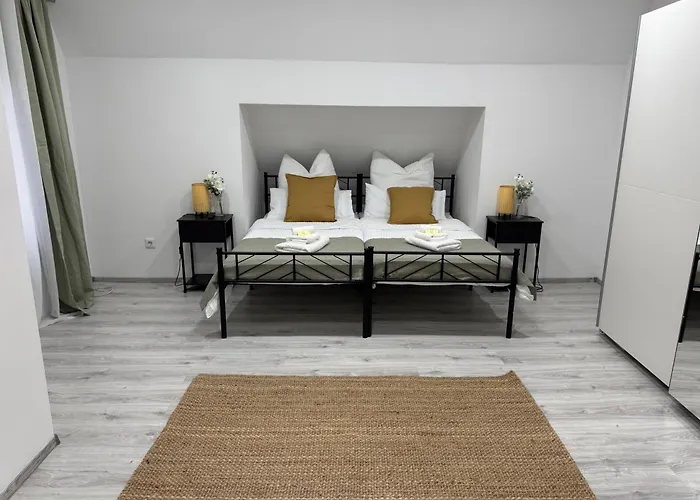 Casa vacanze M B Homes Lauterstein 8 *